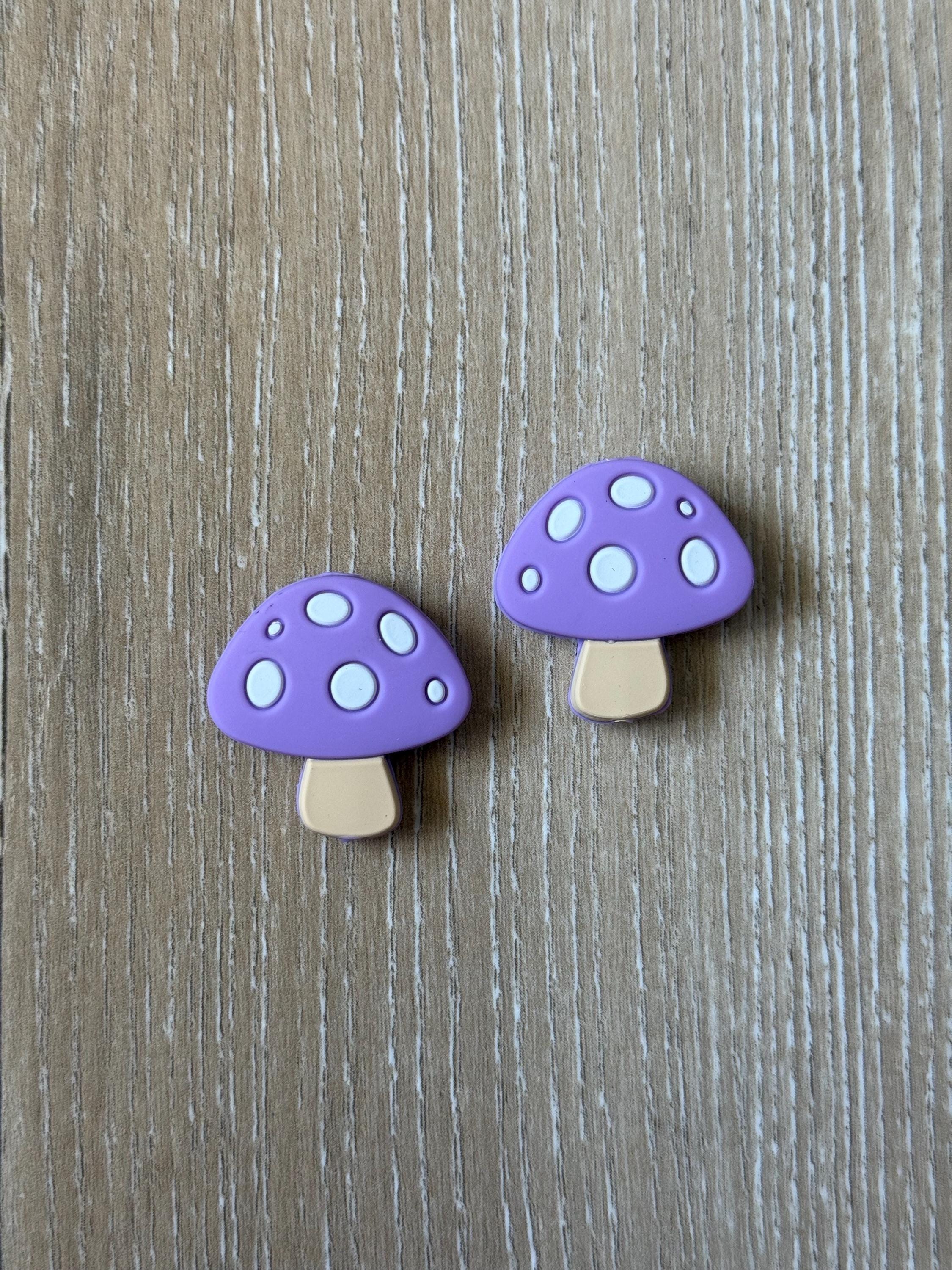 Mushroom needle stoppers for knitting needles