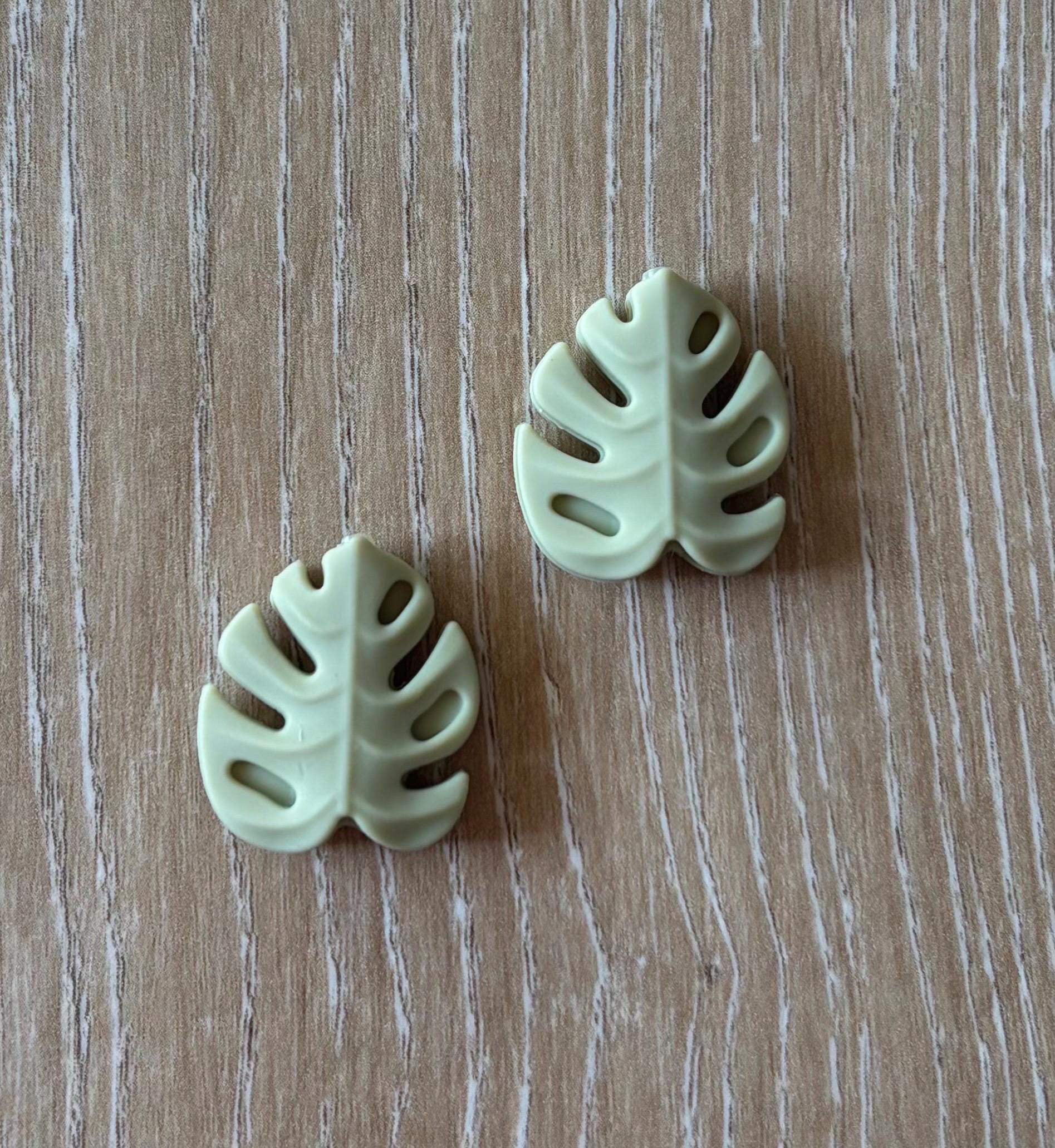 Leaf needle stoppers for knitting needles