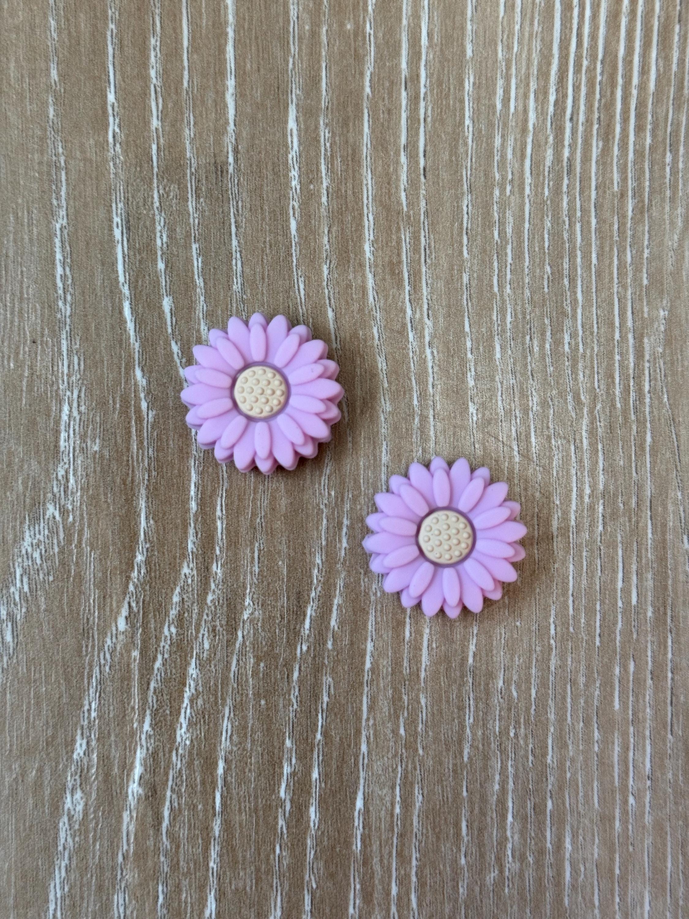 Flower needle stoppers for knitting needles