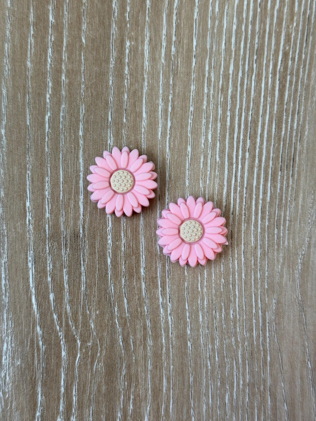 Flower needle stoppers for knitting needles