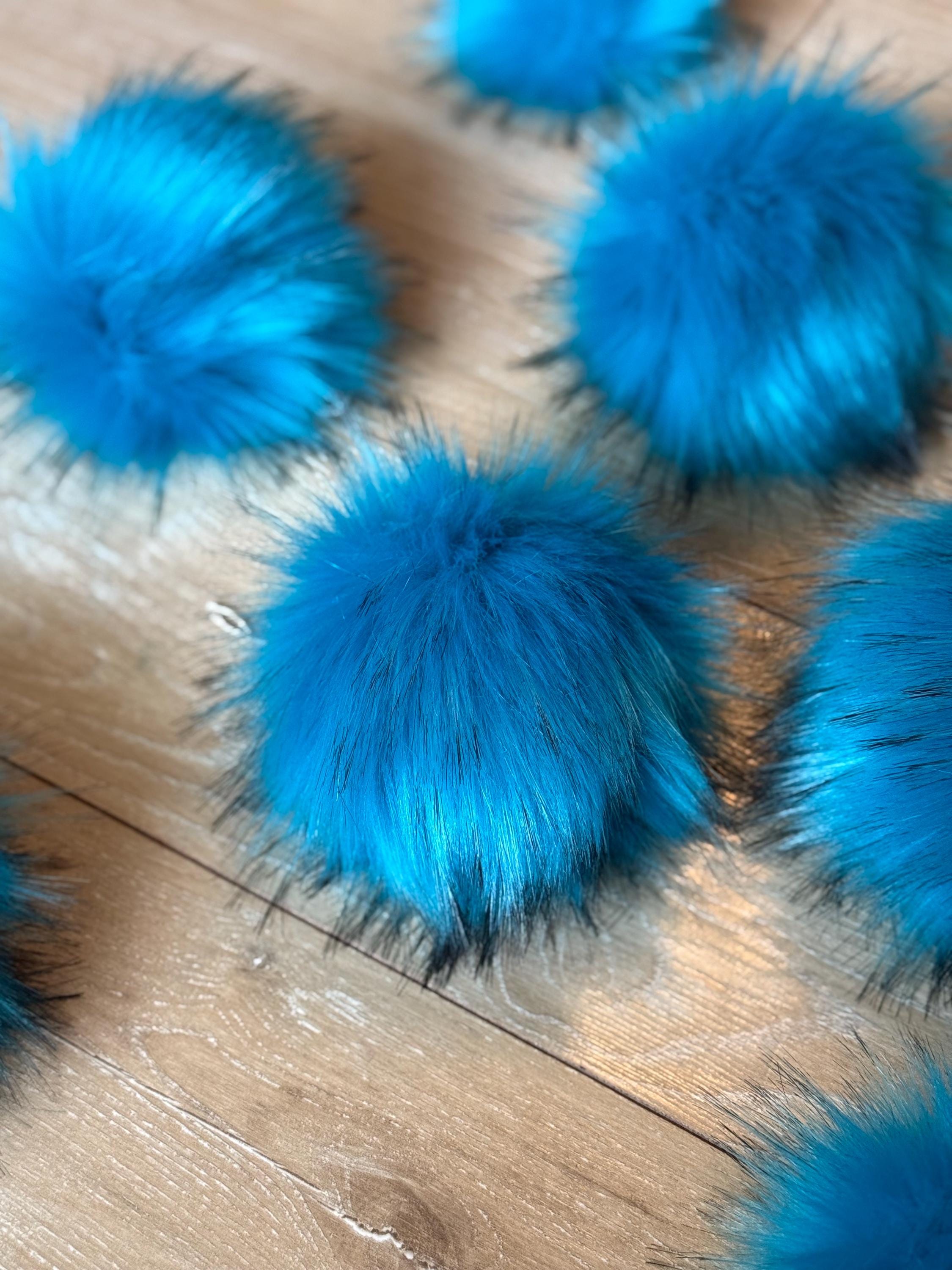 Turquoise luxe Pom