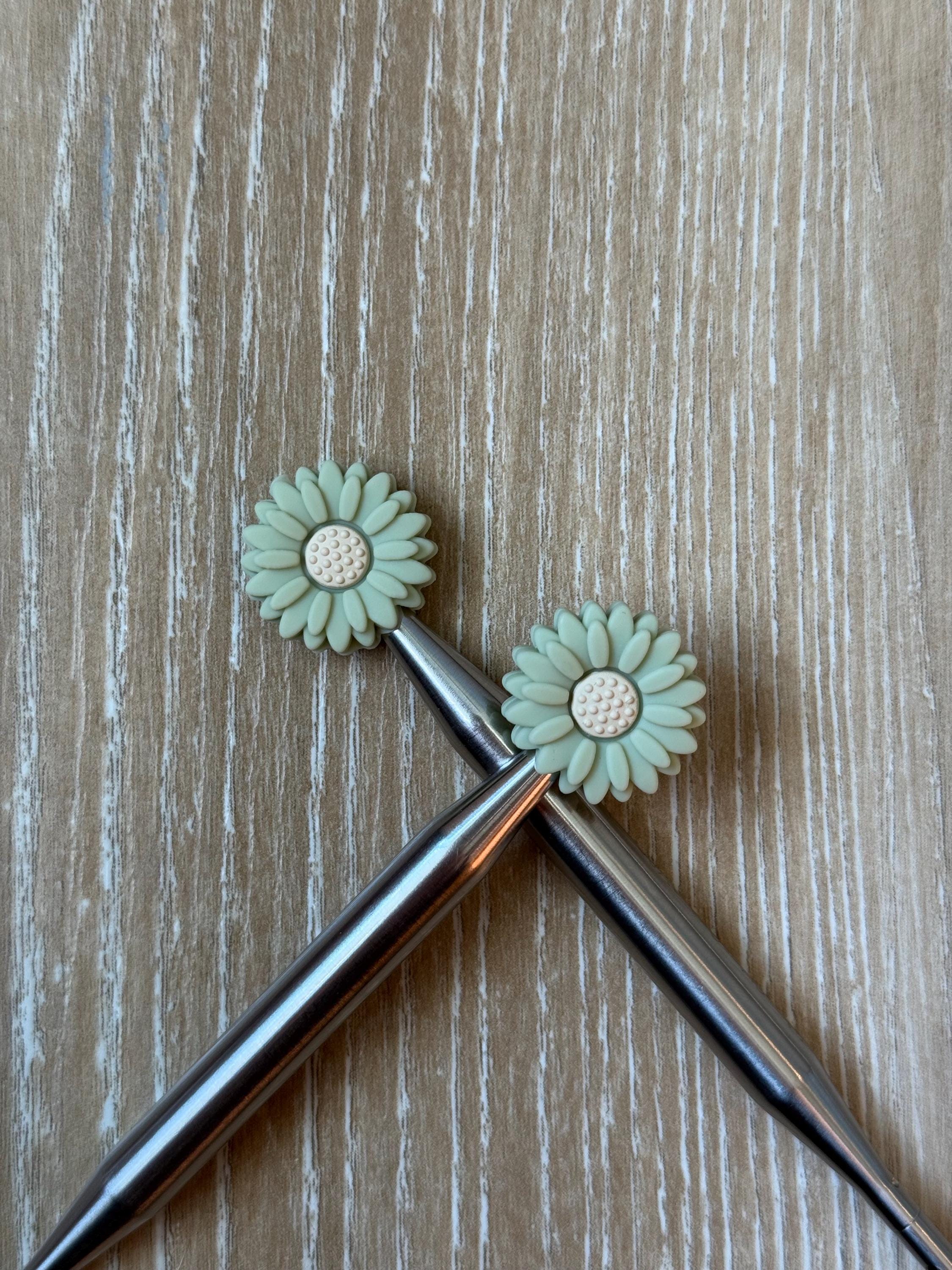 Flower needle stoppers for knitting needles
