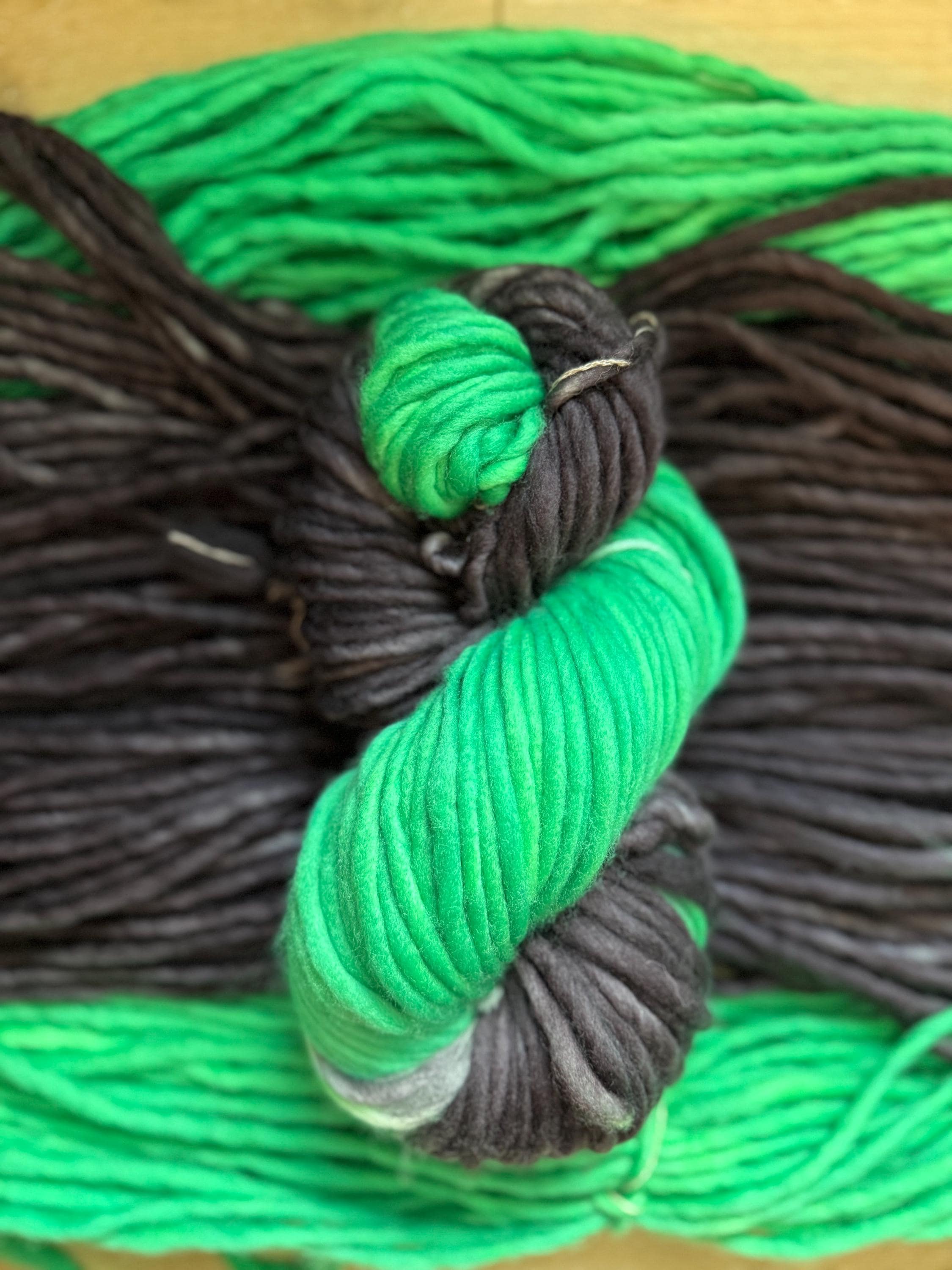Team spirit green and black  yarn