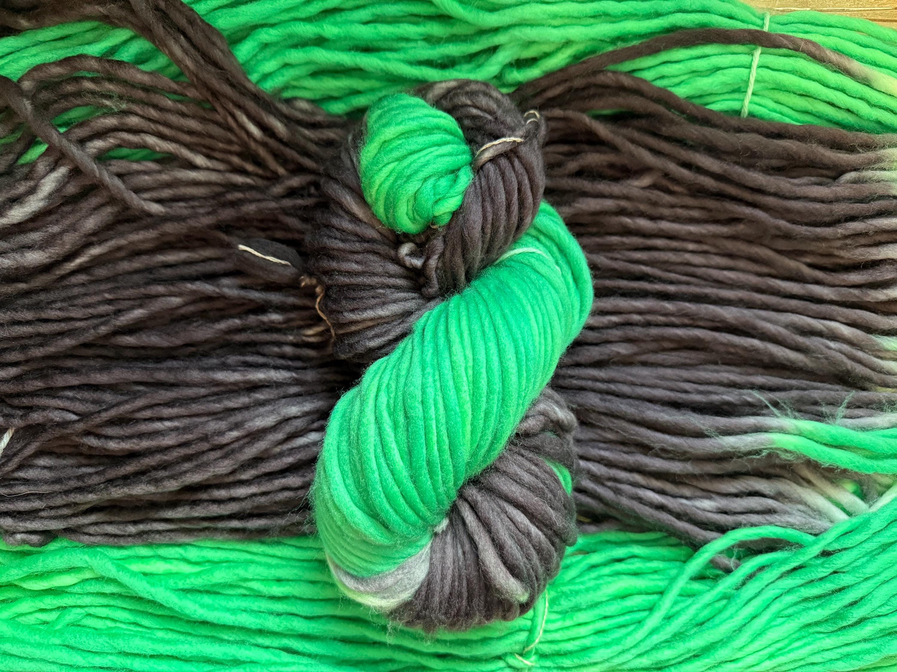 Team spirit green and black  yarn