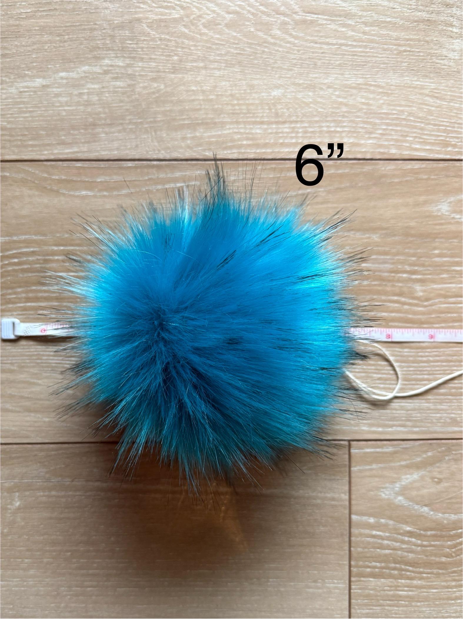 Turquoise luxe Pom