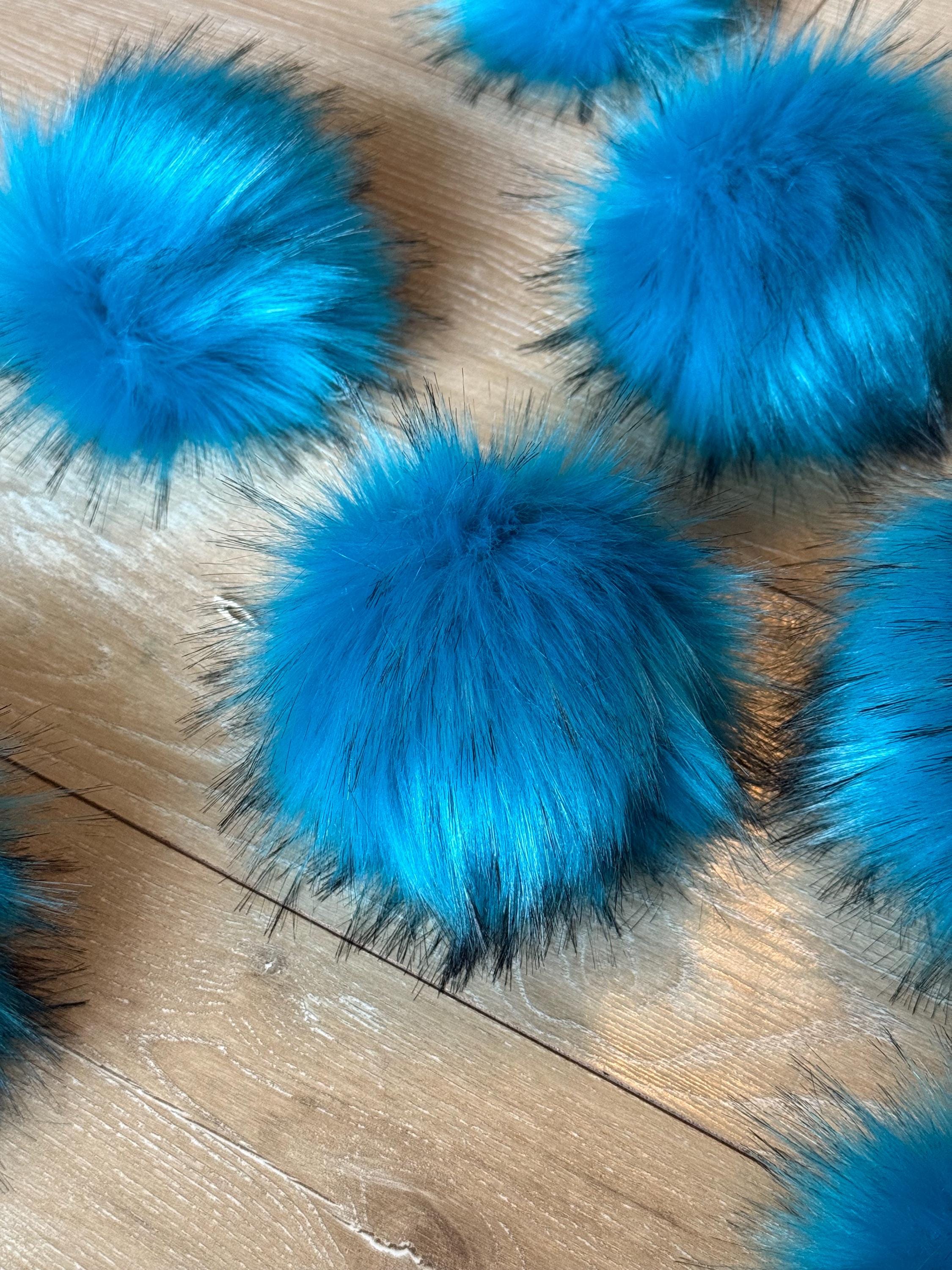 Turquoise luxe Pom