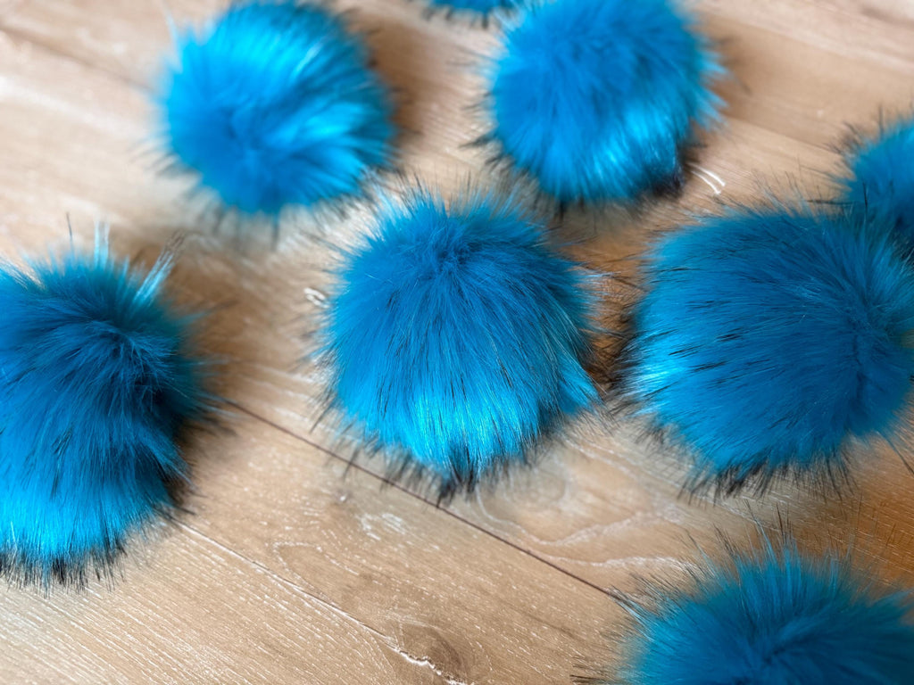 Turquoise luxe Pom