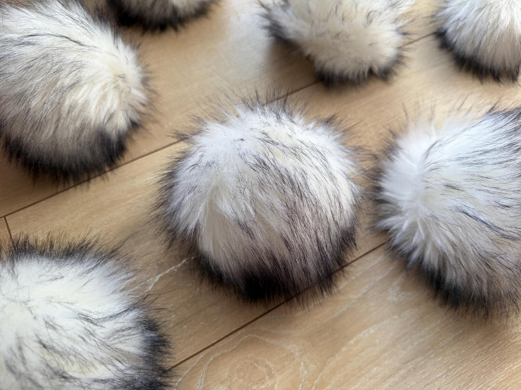 Panda Faux fur Pom Pom