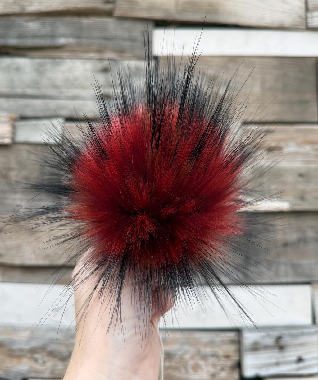 Scarlet luxe Pom