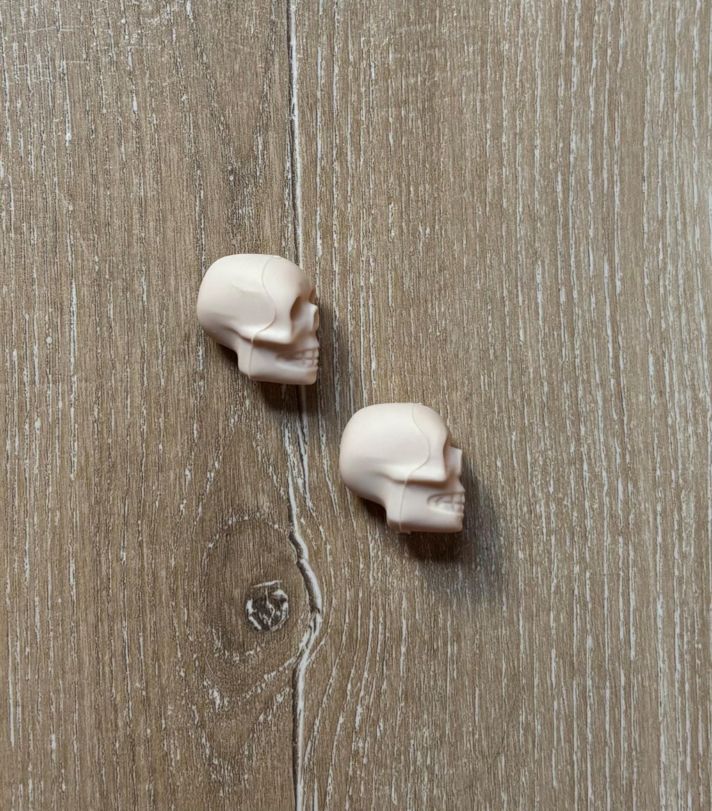 Skull needle stoppers for knitting needles