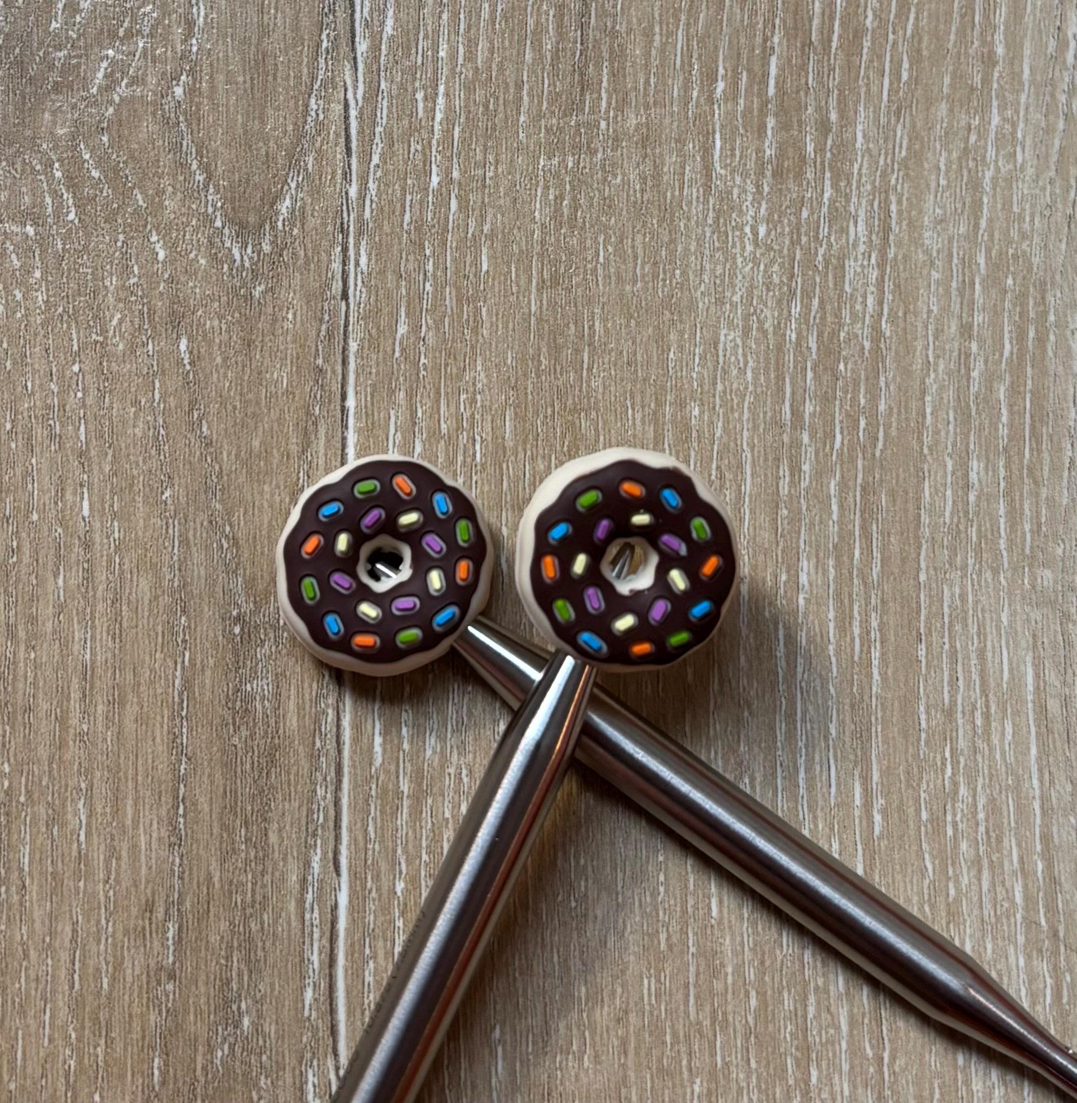 Donut needle stoppers for knitting needles