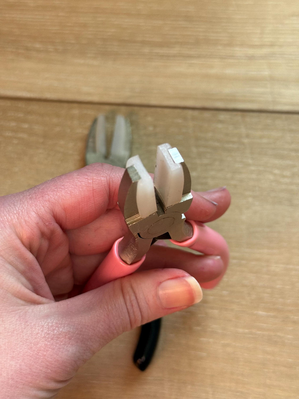 Rubber grip pliers for Pom Pom making, needle gripper, pink black