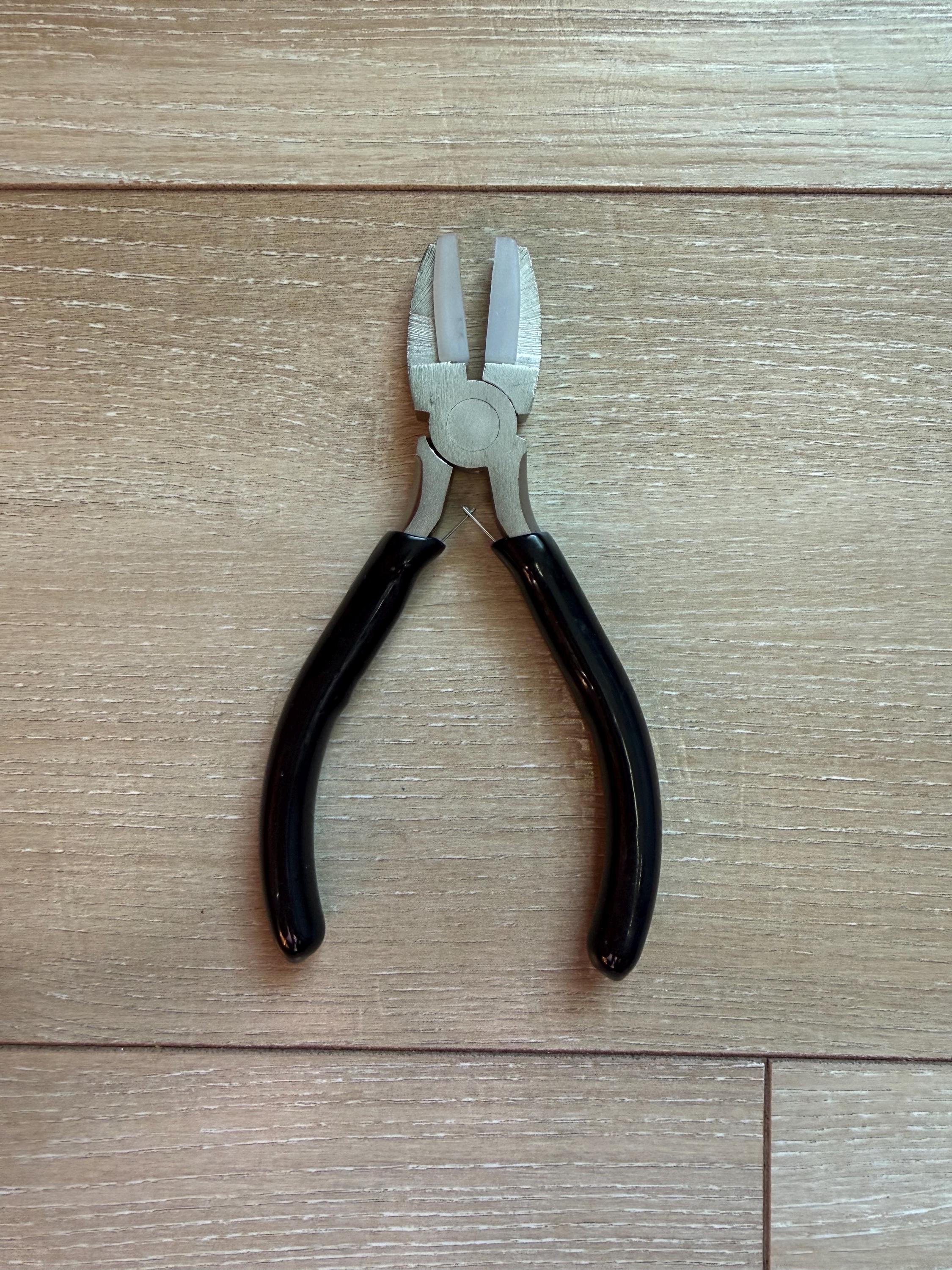 Rubber grip pliers for Pom Pom making, needle gripper, pink black