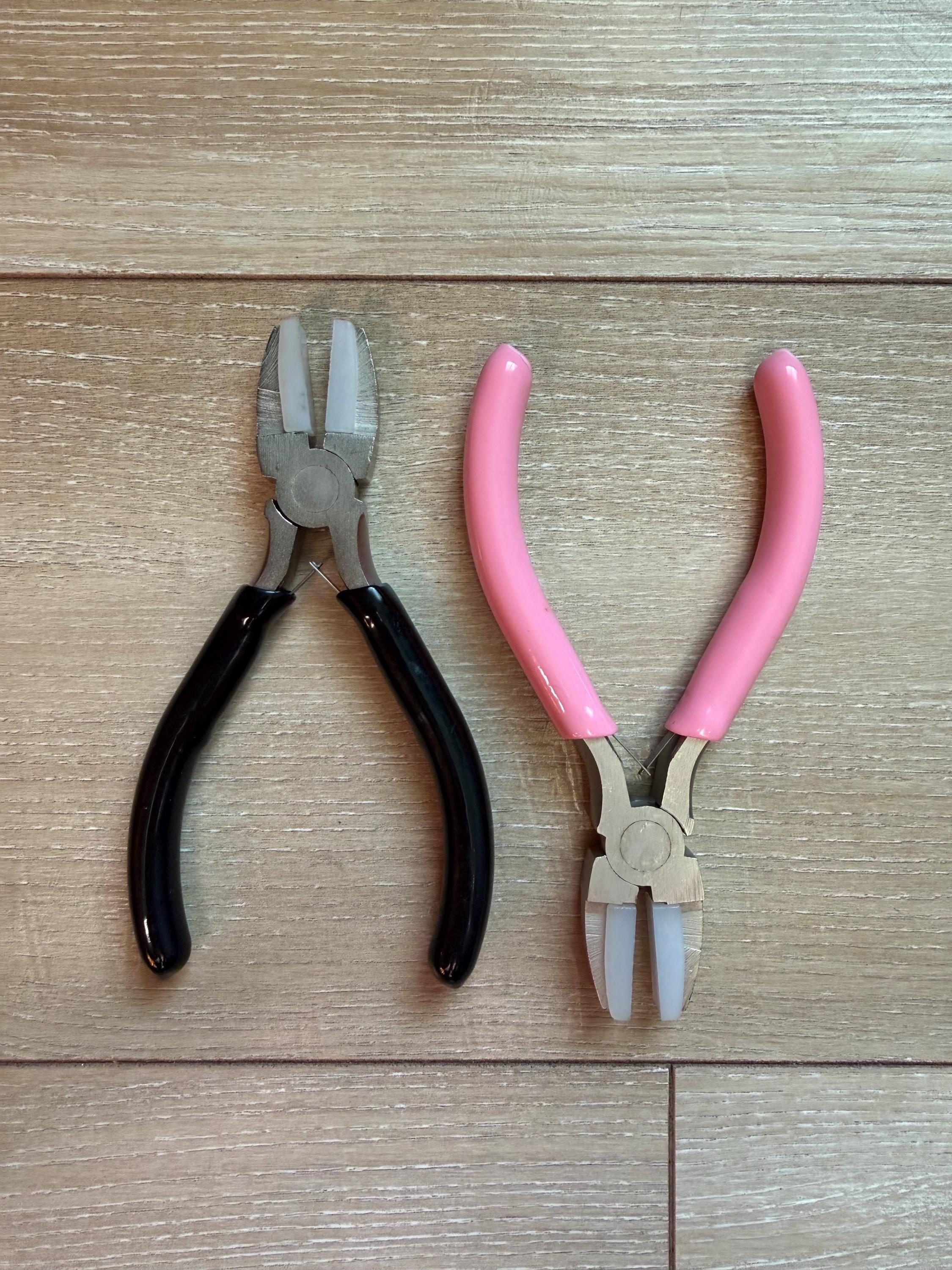 Rubber grip pliers for Pom Pom making, needle gripper, pink black
