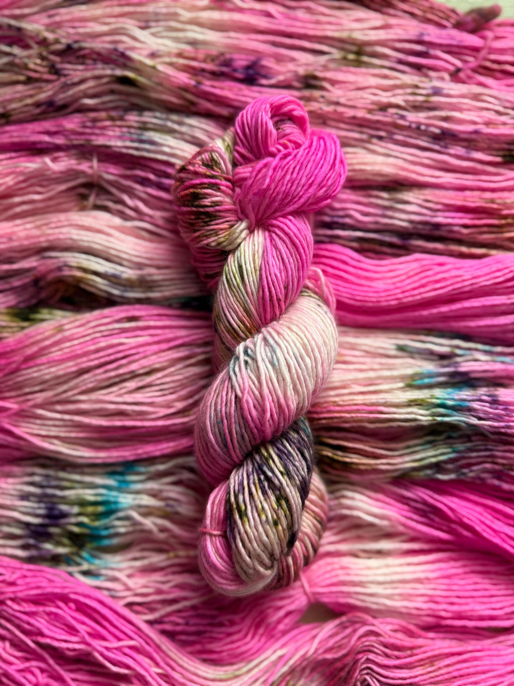 Fuschia hand dyed (worsted/aran) merino wool, superwash yarn, pink, hank of yarn , for knit crochet