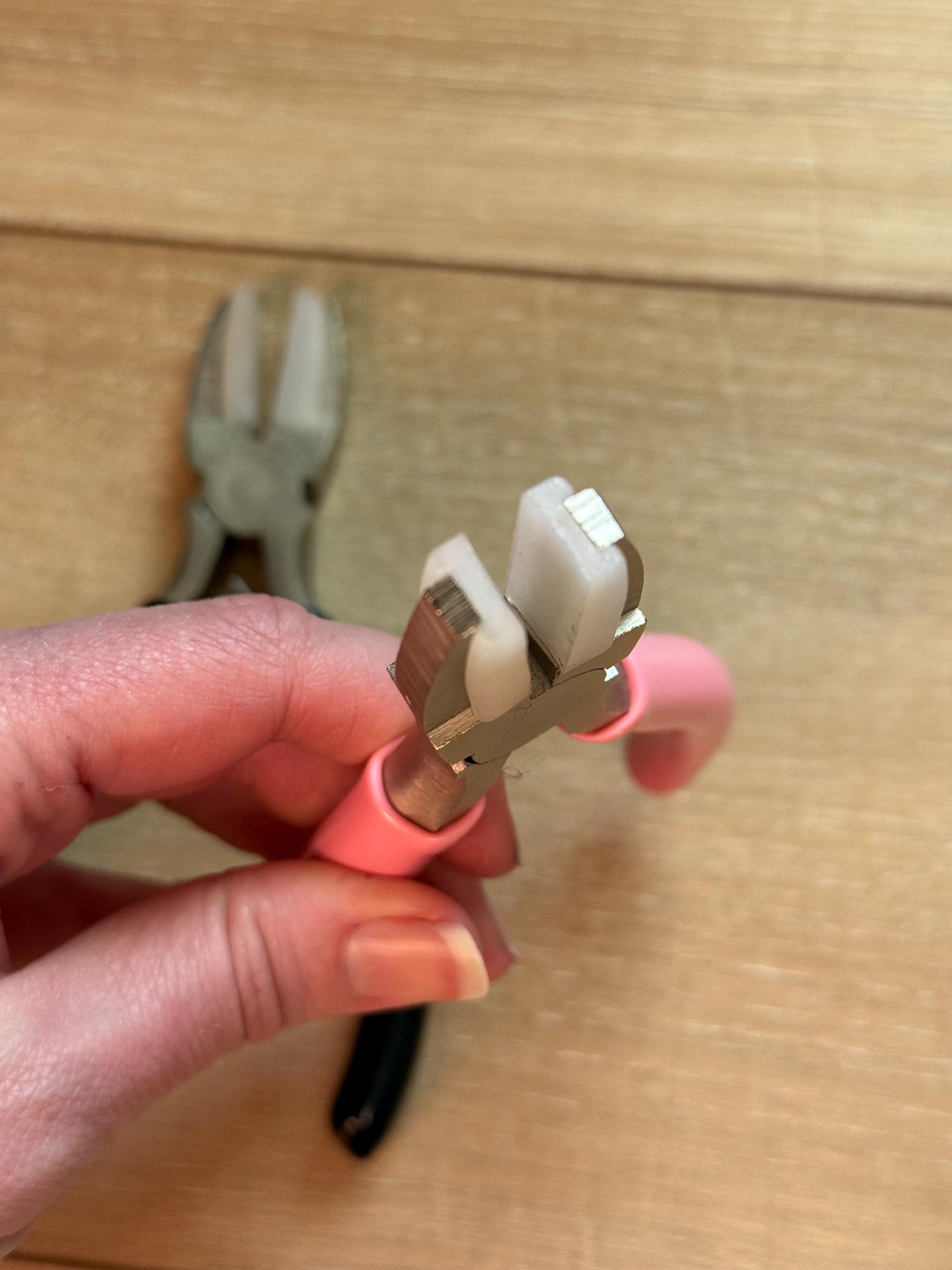 Rubber grip pliers for Pom Pom making, needle gripper, pink black