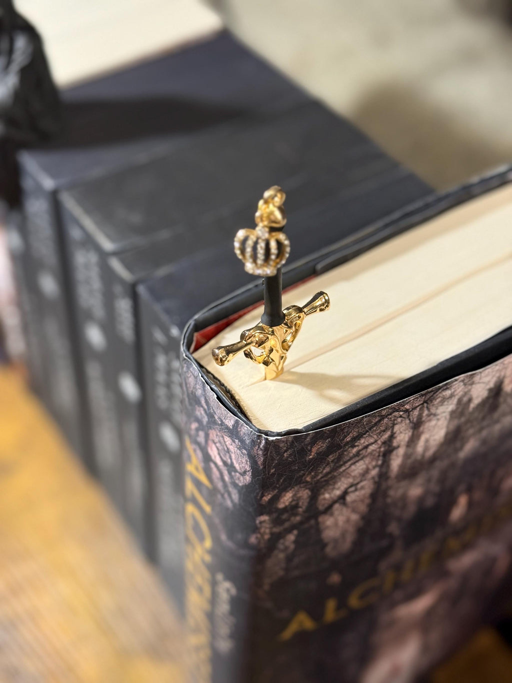Sword handmade metal bookmark, gold plated, booktok, bookstagram, gold plated, Acotar, tog, quicksilver, housemaid, star,