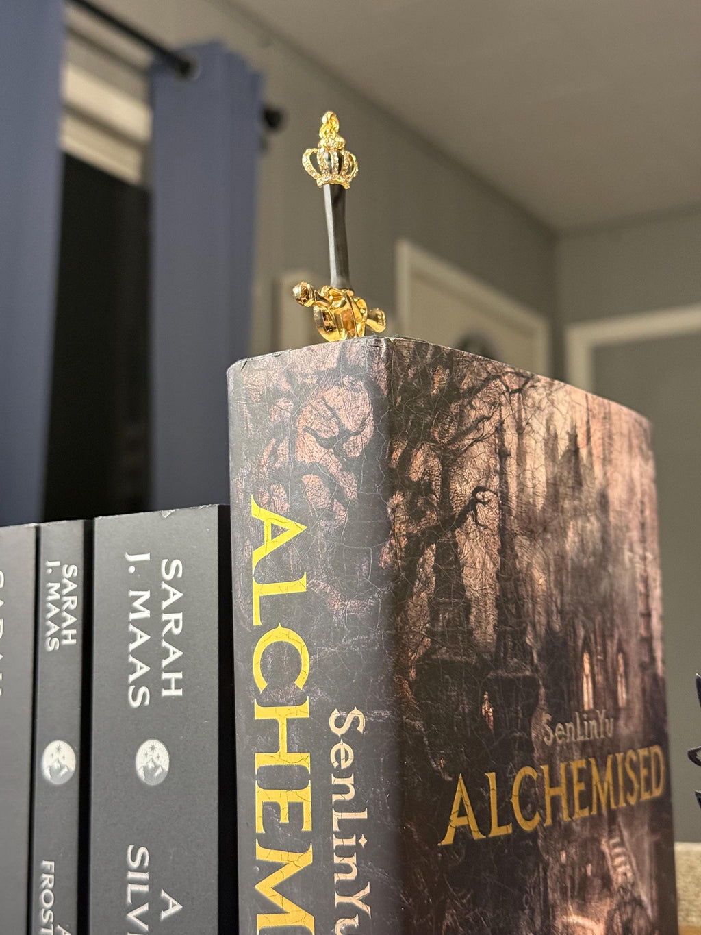 Sword handmade metal bookmark, gold plated, booktok, bookstagram, gold plated, Acotar, tog, quicksilver, housemaid, star,