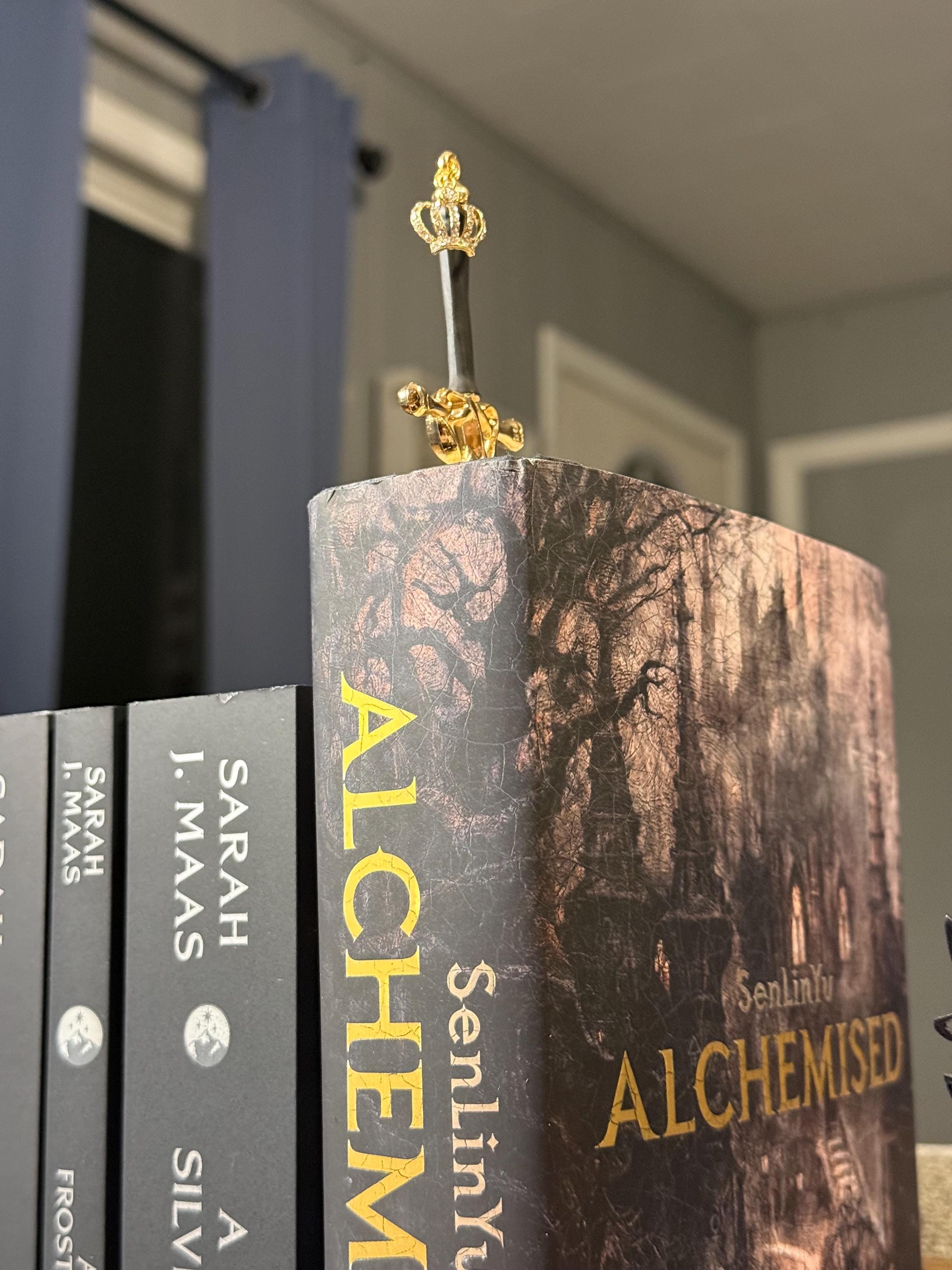 Sword handmade metal bookmark, gold plated, booktok, bookstagram, gold plated, Acotar, tog, quicksilver, housemaid, star,