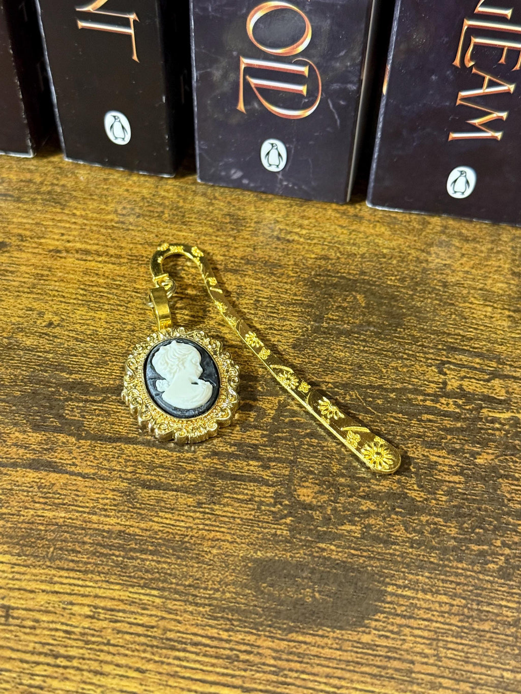 Handmade metal bookmark, gold plated, booktok, bookstagram, silver plated, Acotar, tog, quicksilver, housemaid, star,