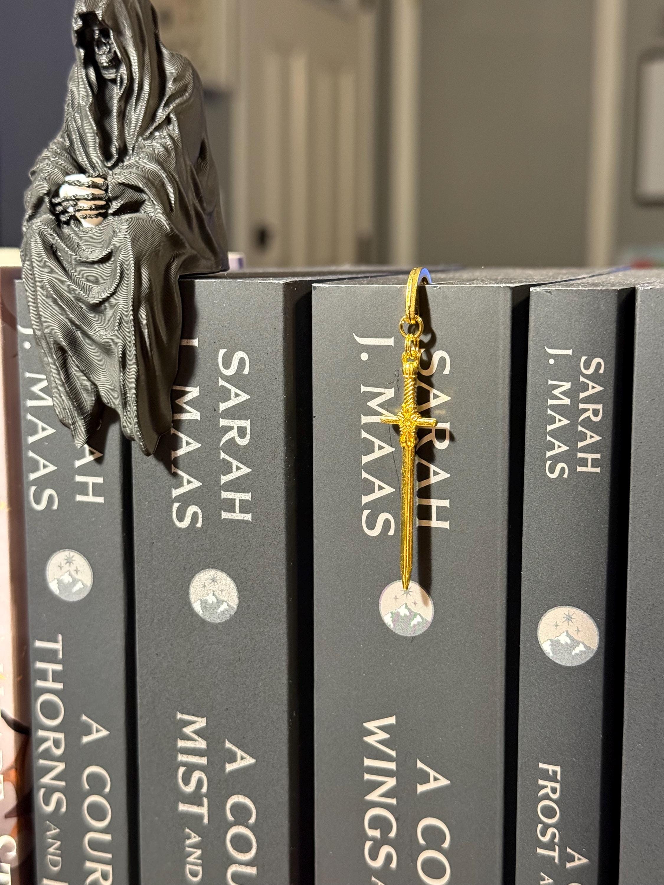 Sword handmade metal bookmark, gold plated, booktok, bookstagram, gold plated, Acotar, tog, quicksilver, housemaid, star,