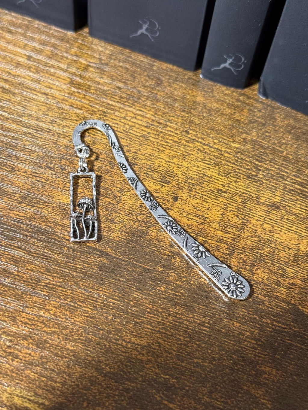 Mushroom handmade metal bookmark, gold plated, booktok, bookstagram, silver plated, Acotar, tog, quicksilver, housemaid, star,