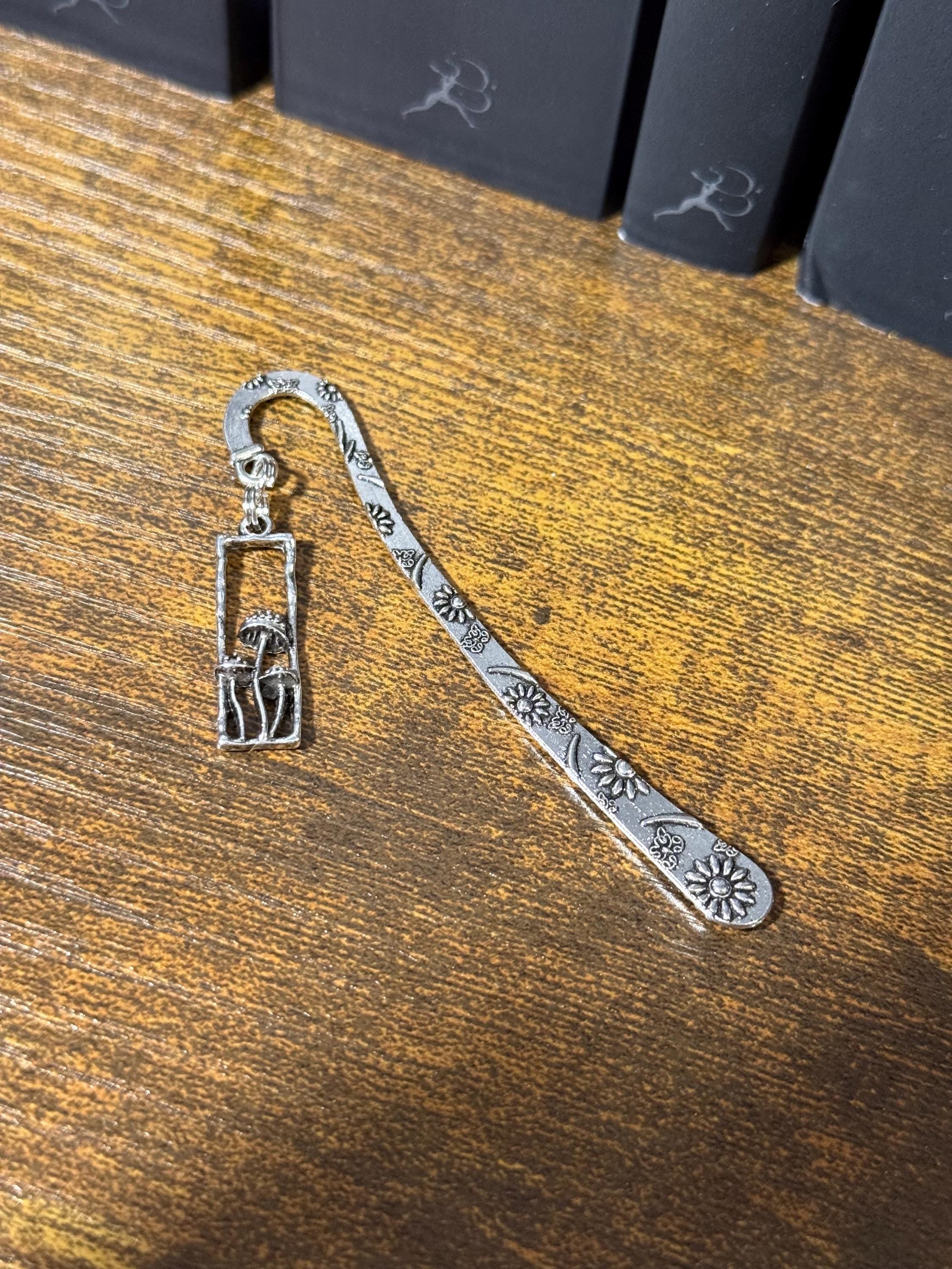 Mushroom handmade metal bookmark, gold plated, booktok, bookstagram, silver plated, Acotar, tog, quicksilver, housemaid, star,