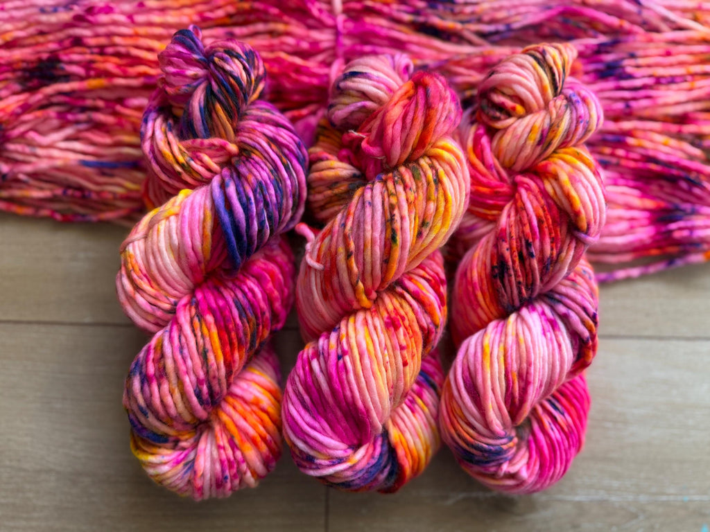 Solar flare bulky hand dyed bulky merino wool, 109 yard, 5 weight, speckled, semi solid, multicolor, indie dye, superwash