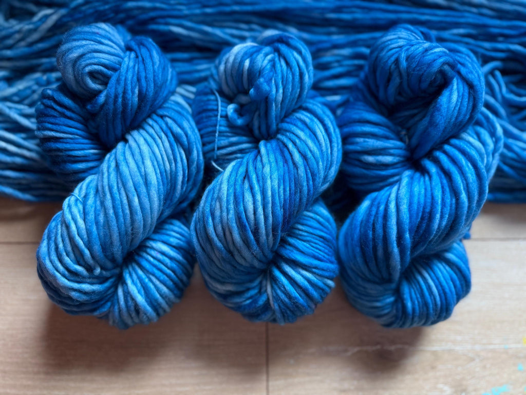 Glacier melt hand dyed super bulky merino wool, size 6, 98 yards, natural, semi solid, indie dye, superwash blue