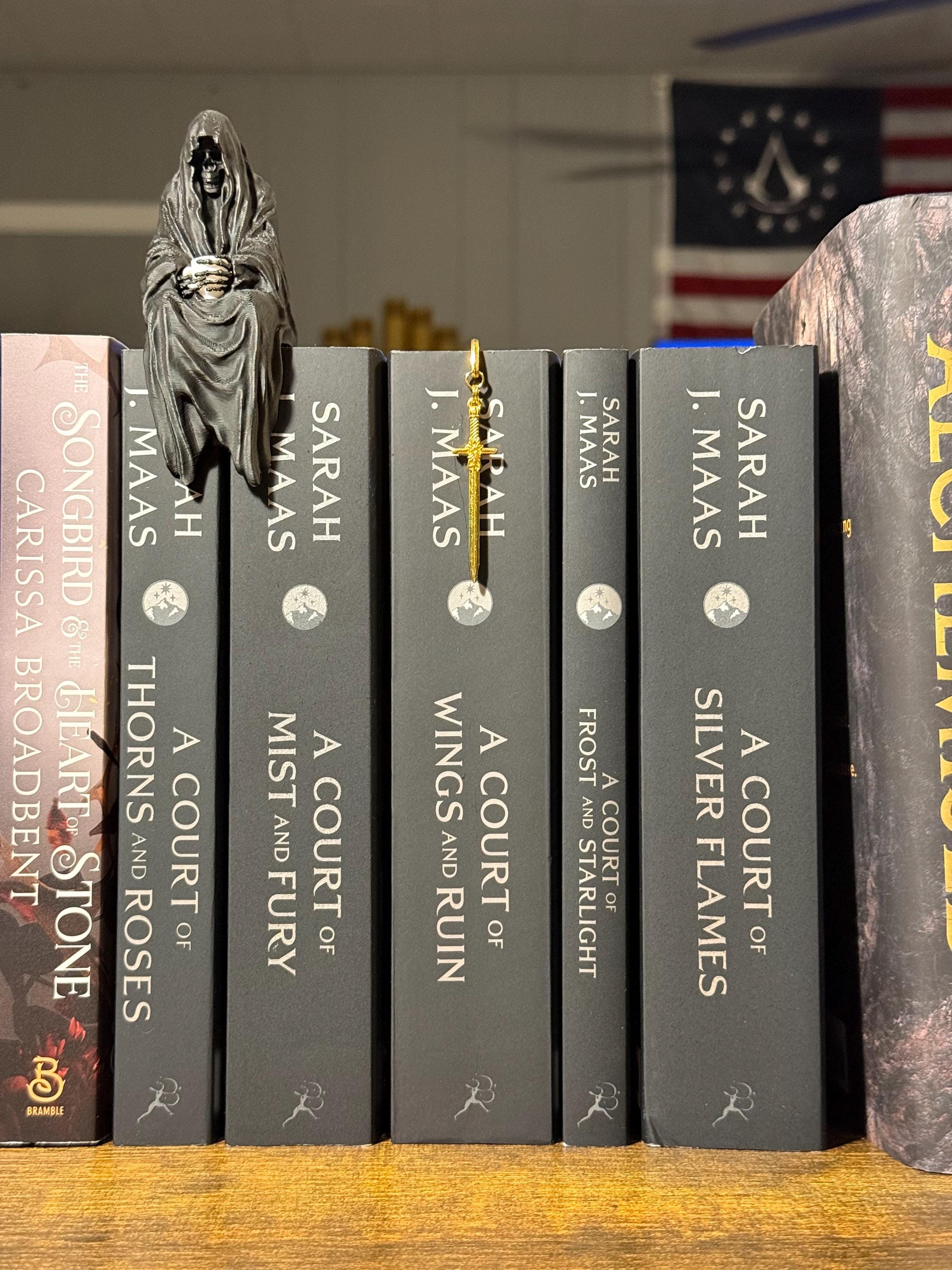 Sword handmade metal bookmark, gold plated, booktok, bookstagram, gold plated, Acotar, tog, quicksilver, housemaid, star,