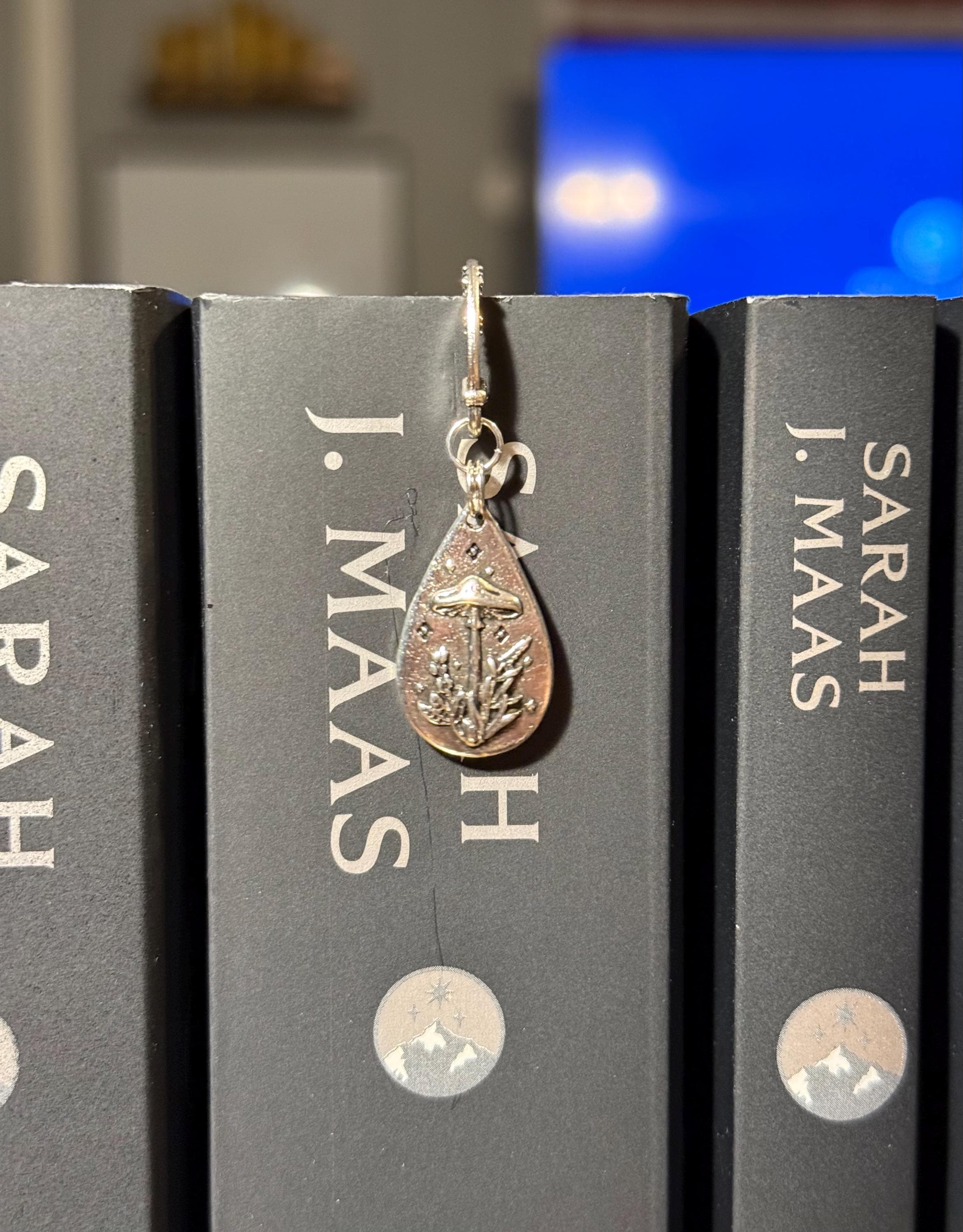 Mushroom handmade metal bookmark, gold plated, booktok, bookstagram, silver plated, Acotar, tog, quicksilver, housemaid, star,