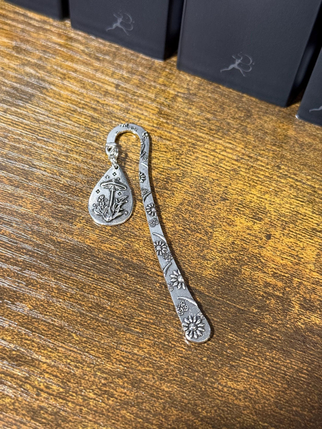 Mushroom handmade metal bookmark, gold plated, booktok, bookstagram, silver plated, Acotar, tog, quicksilver, housemaid, star,