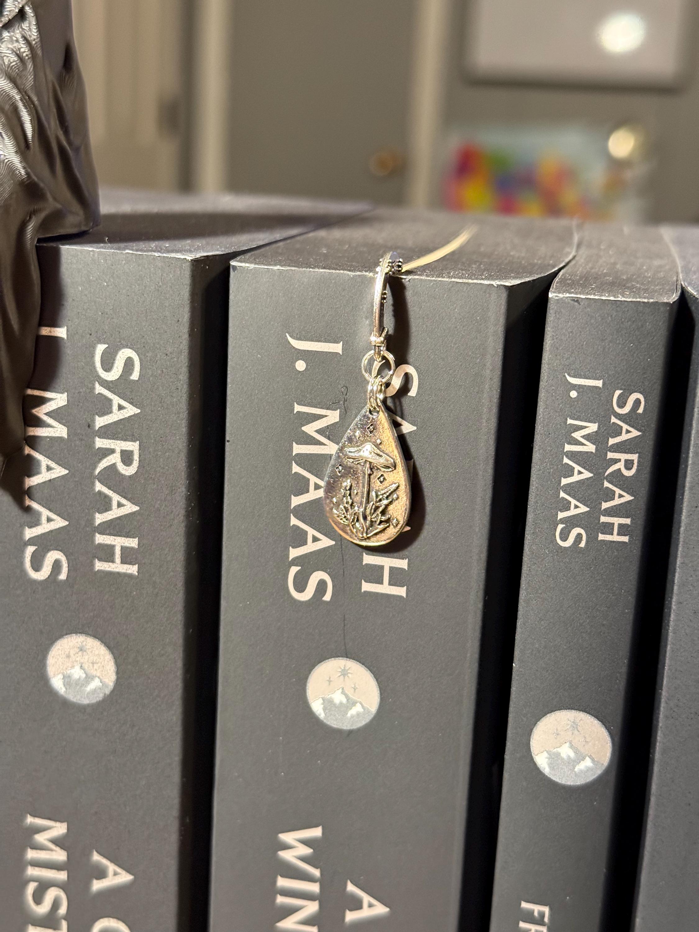 Mushroom handmade metal bookmark, gold plated, booktok, bookstagram, silver plated, Acotar, tog, quicksilver, housemaid, star,