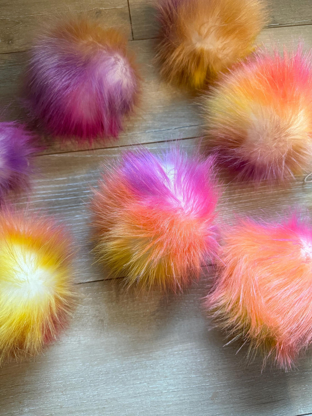 After glow faux fur Pom Pom
