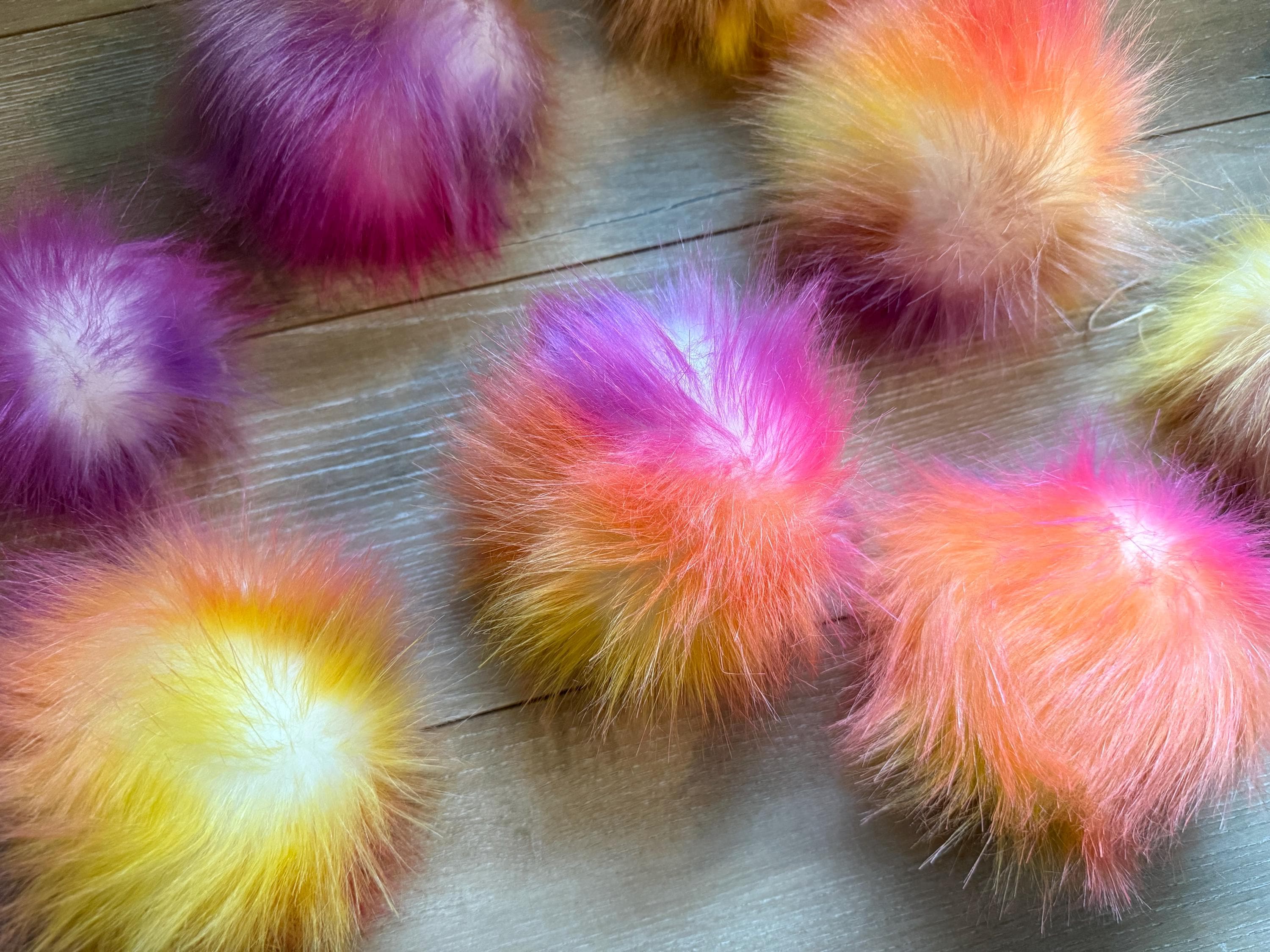 After glow faux fur Pom Pom