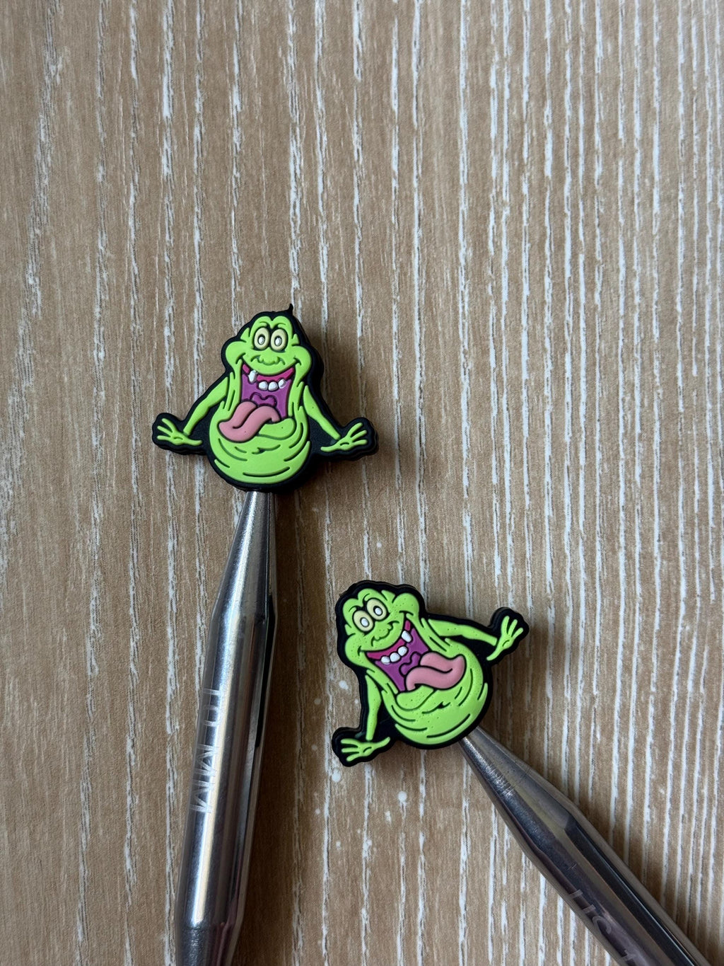 Needle stoppers for knitting needles, green ghost
