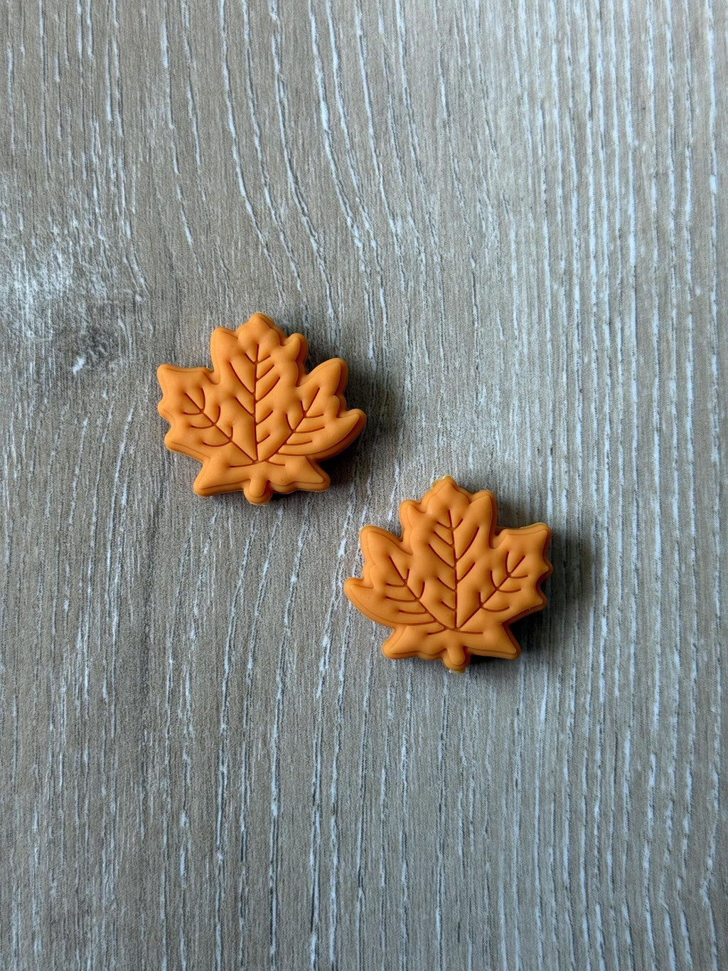 Maple leaf needle stoppers, stitch stopper for knitting needles