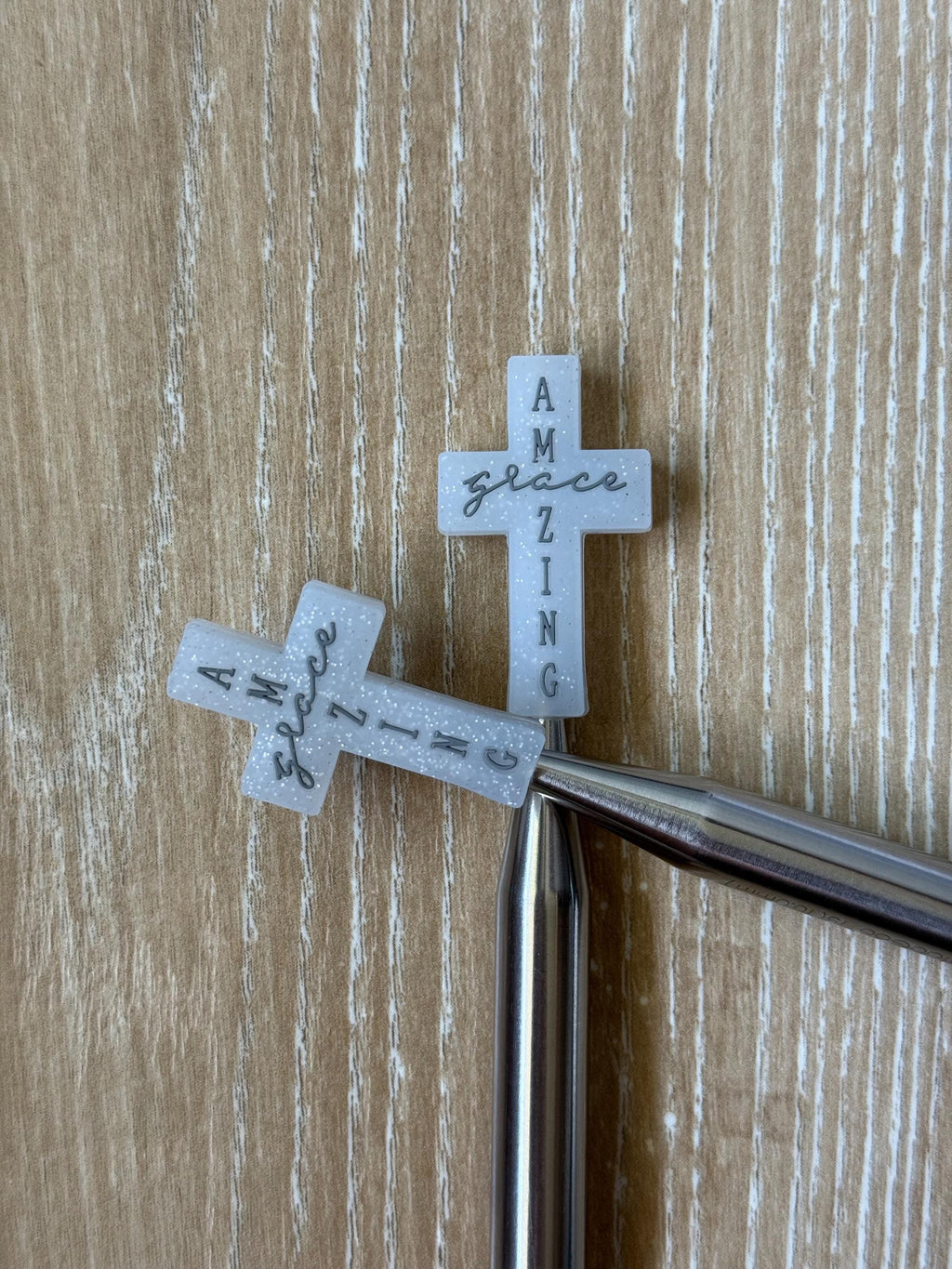 Cross needle stoppers, needle stopper for knitting needles