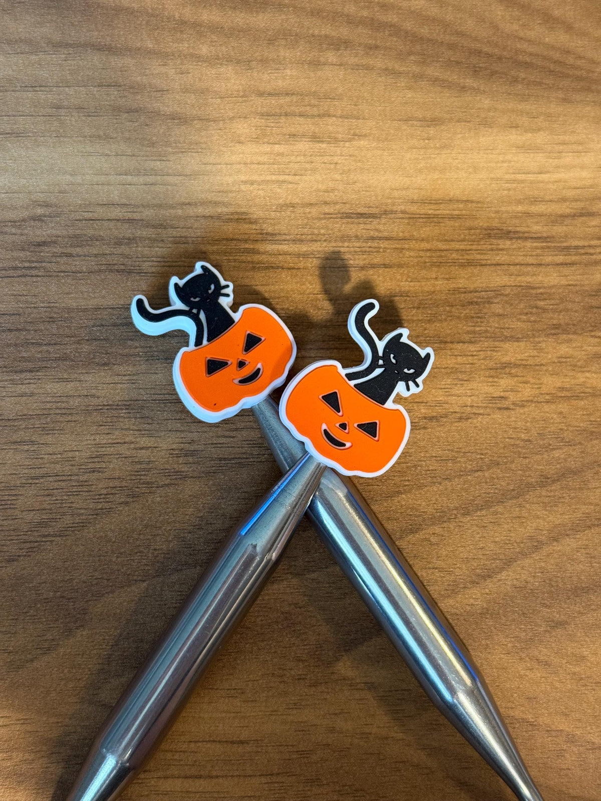 Needle stoppers for knitting needles, Halloween, cat and pumpkin